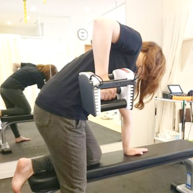 ウェイトトレーニングをしている写真